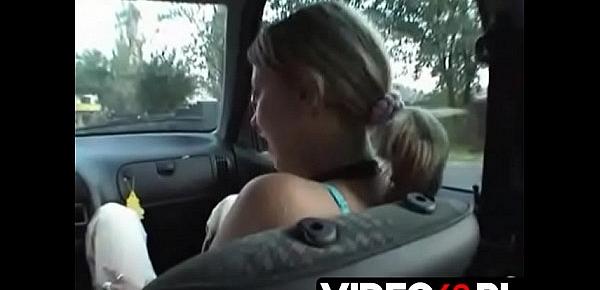  Polskie porno - Nastolatnia Ślązaczka robi loda w samochodzie